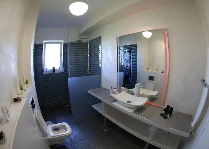 Nicho Bucurestii Noi * Bucureşti