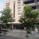 Nicho Bucurestii Noi Апартаменти